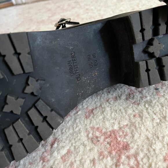 URBAN OUTFITTERS MARY JANE'S - Picture 3 of 3